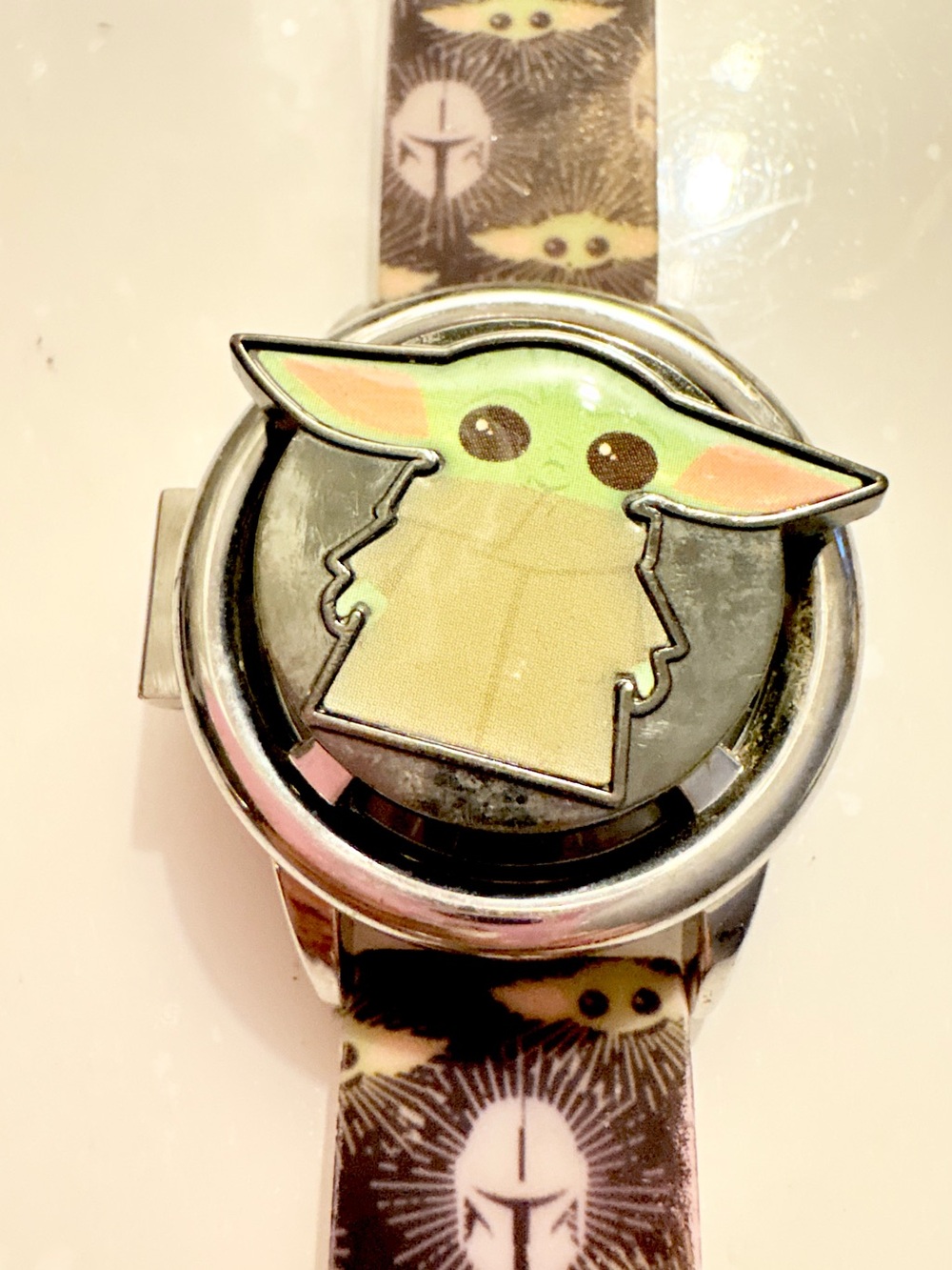 Star Wars Accutime (model
MNL4022WM), Baby Yoda Kids Watch Clip - Green